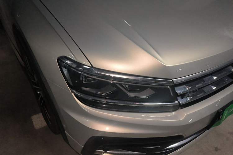 Used Volkswagen Tiguan L 2020 330TSI Automatic Two-Wheel Drive R-Line Flagship Version China VI Standard Right Front Headlight