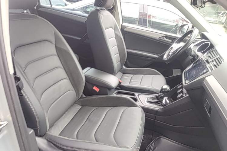 Used Volkswagen Tiguan L 2020 330TSI Automatic Two-Wheel Drive Panoramic Comfort Edition China VI Standard Right Front Seat
