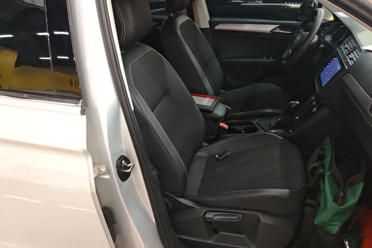 Used Volkswagen Tiguan L 2020 330TSI Automatic Two-Wheel Drive Luxury Edition China VI Standard Right Front Seat