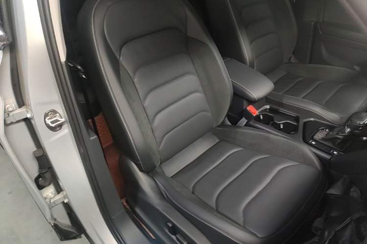 Used Volkswagen Tiguan L 2020 330TSI Automatic Two-Wheel Drive Panoramic Comfort Edition China VI Standard Right Front Seat