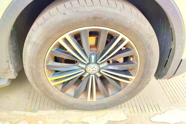 Used Volkswagen Tiguan L 2020 330TSI Automatic Two-Wheel Drive Panoramic Comfort Edition China VI Standard Right Front Wheel Hub