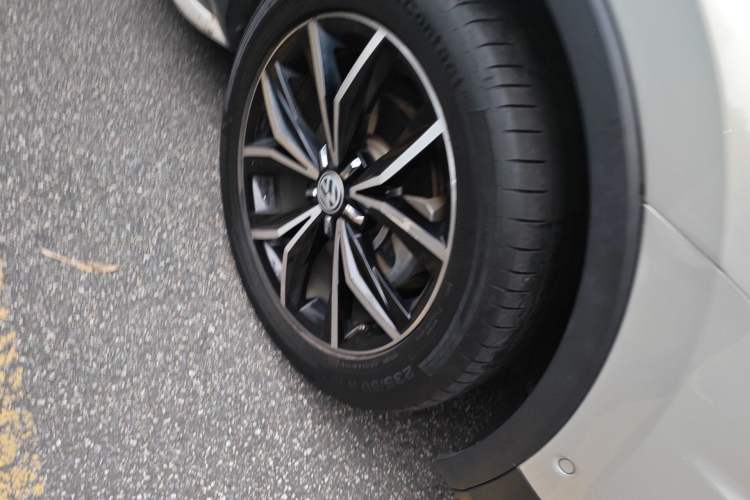 Used Volkswagen Tiguan L 2020 330TSI Automatic Two-Wheel Drive Smart Luxury Edition China VI Standard Right Front Wheel Hub