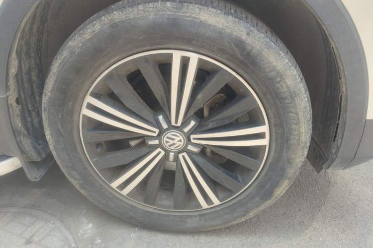 Used Volkswagen Tiguan L 2020 330TSI Automatic Two-Wheel Drive Luxury Edition China VI Standard Right Front Wheel Hub