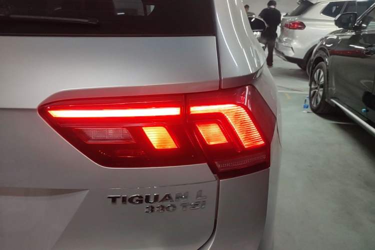 Used Volkswagen Tiguan L 2020 330TSI Automatic Two-Wheel Drive Panoramic Comfort Edition China VI Standard Right Rear Taillight