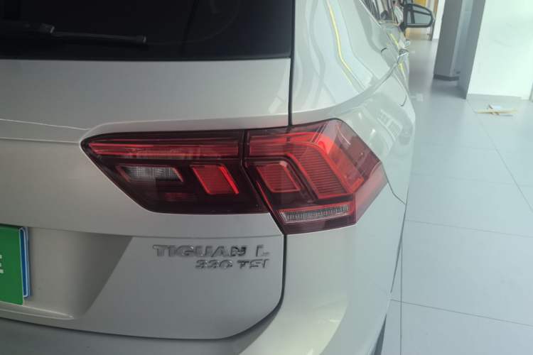 Used Volkswagen Tiguan L 2020 330TSI Automatic Two-Wheel Drive Smart Luxury Edition China VI Standard Right Rear Taillight