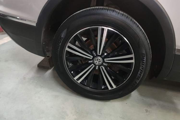 Used Volkswagen Tiguan L 2020 330TSI Automatic Two-Wheel Drive Panoramic Comfort Edition China VI Standard Right Rear Wheel Hub
