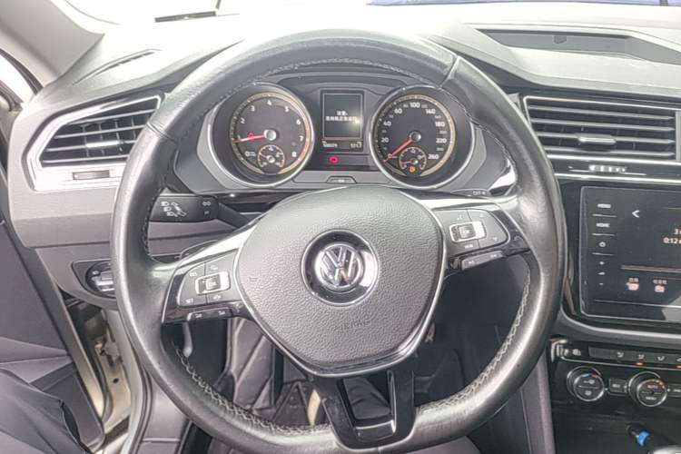 Used Volkswagen Tiguan L 2020 330TSI Automatic Two-Wheel Drive Panoramic Comfort Edition China VI Standard Steering Wheel
