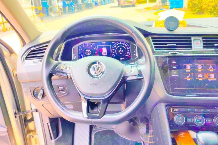 Used Volkswagen Tiguan L 2020 330TSI Automatic Two-Wheel Drive Panoramic Comfort Edition China VI Standard Steering Wheel
