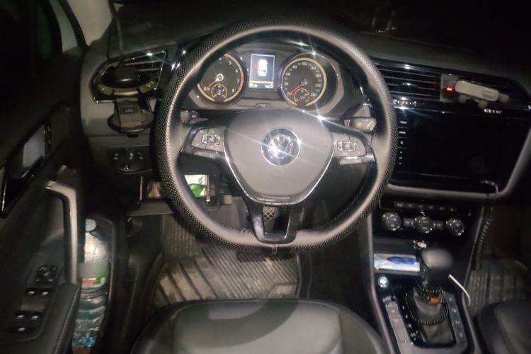 Used Volkswagen Tiguan L 2020 330TSI Automatic Two-Wheel Drive Smart Luxury Edition China VI Standard Steering Wheel