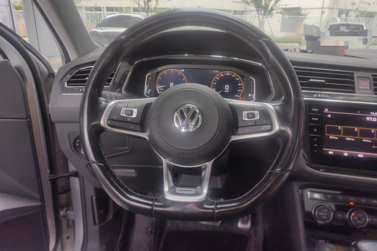 Used Volkswagen Tiguan L 2020 330TSI Automatic Two-Wheel Drive R-Line Flagship Version China VI Standard Steering Wheel