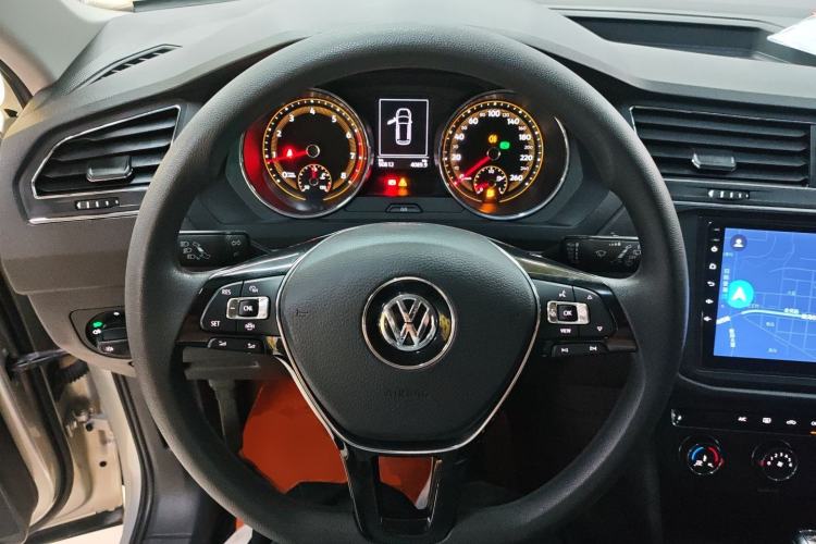 Used Volkswagen Tiguan L 2020 330TSI Automatic Two-Wheel Drive Luxury Edition China VI Standard Steering Wheel
