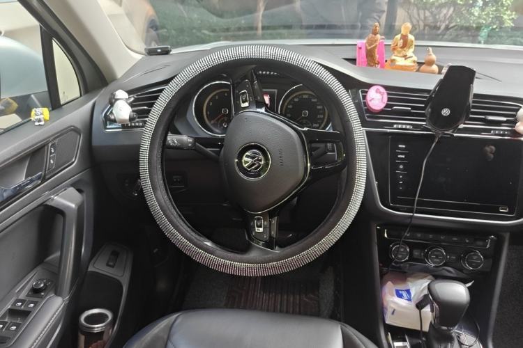 Used Volkswagen Tiguan L 2020 330TSI Automatic Two-Wheel Drive Smart Luxury Edition China VI Standard Steering Wheel