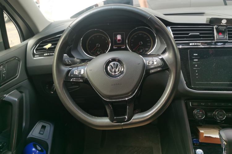 Used Volkswagen Tiguan L 2020 330TSI Automatic Two-Wheel Drive Smart Luxury Edition China VI Standard Steering Wheel