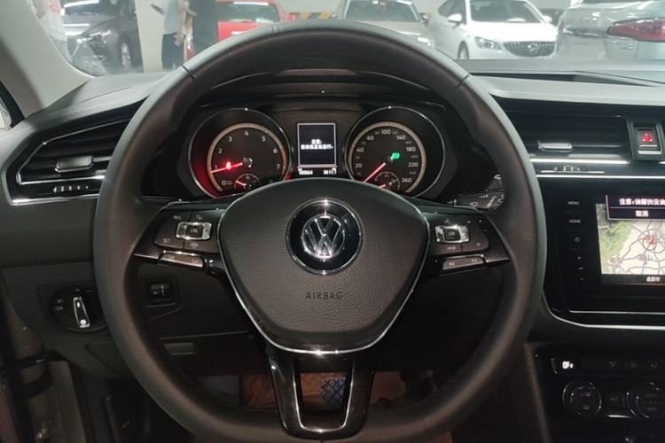 Used Volkswagen Tiguan L 2020 330TSI Automatic Two-Wheel Drive Panoramic Comfort Edition China VI Standard Steering Wheel