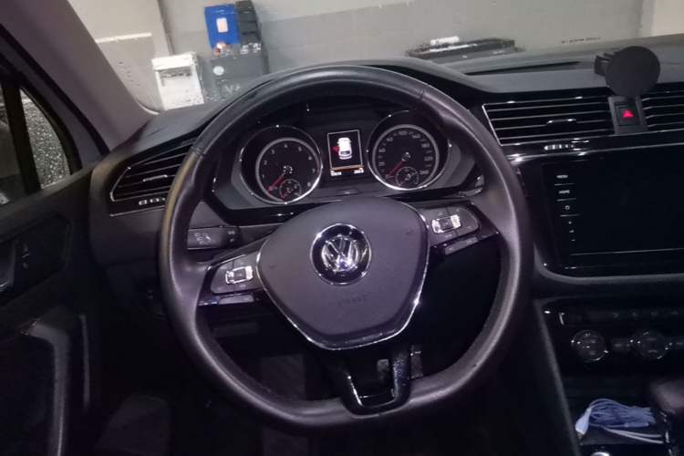 Used Volkswagen Tiguan L 2020 330TSI Automatic Two-Wheel Drive Panoramic Comfort Edition China VI Standard Steering Wheel