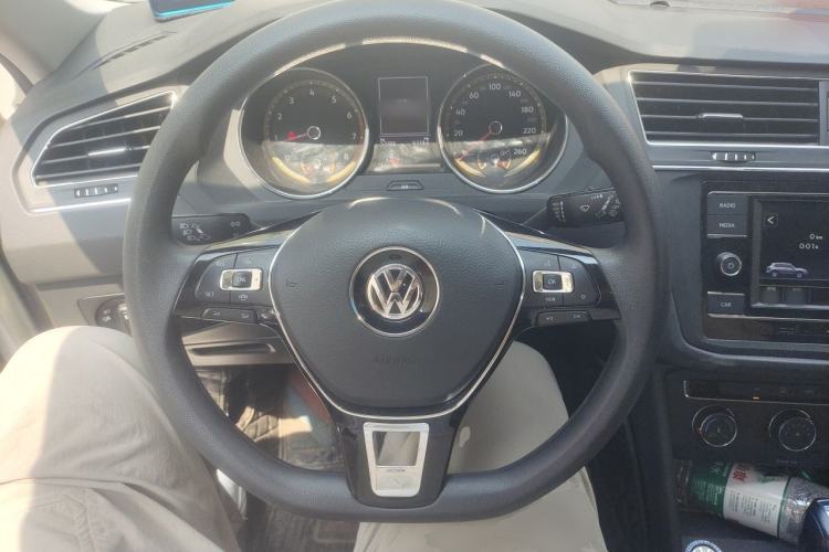 Used Volkswagen Tiguan L 2020 330TSI Automatic Two-Wheel Drive Luxury Edition China VI Standard Steering Wheel