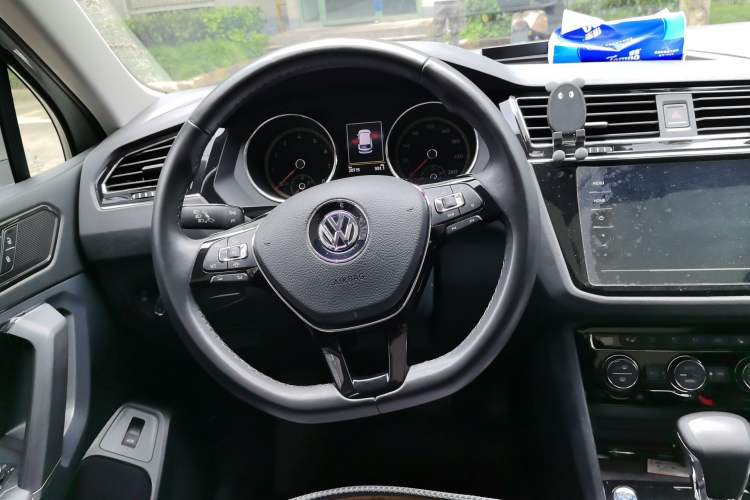 Used Volkswagen Tiguan L 2020 330TSI Automatic Two-Wheel Drive Smart Luxury Edition China VI Standard Steering Wheel