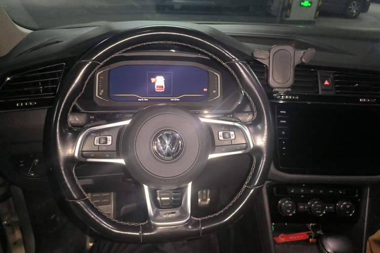 Used Volkswagen Tiguan L 2020 330TSI Automatic Two-Wheel Drive R-Line Flagship Version China VI Standard Steering Wheel