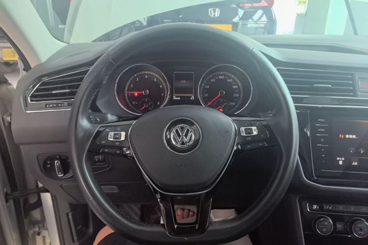 Used Volkswagen Tiguan L 2020 330TSI Automatic Two-Wheel Drive Smart Luxury Edition China VI Standard Steering Wheel