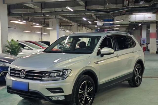 Volkswagen Tiguan L 2020 330TSI Automatic Two-Wheel Drive Panoramic Comfort Edition China VI Standard مستعملة