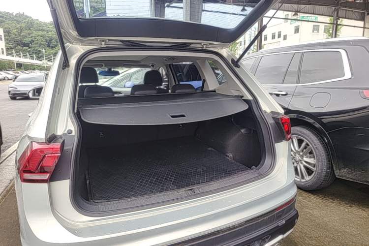 Used Volkswagen Tiguan L 2020 330TSI Automatic Two-Wheel Drive Panoramic Comfort Edition China VI Standard Trunk