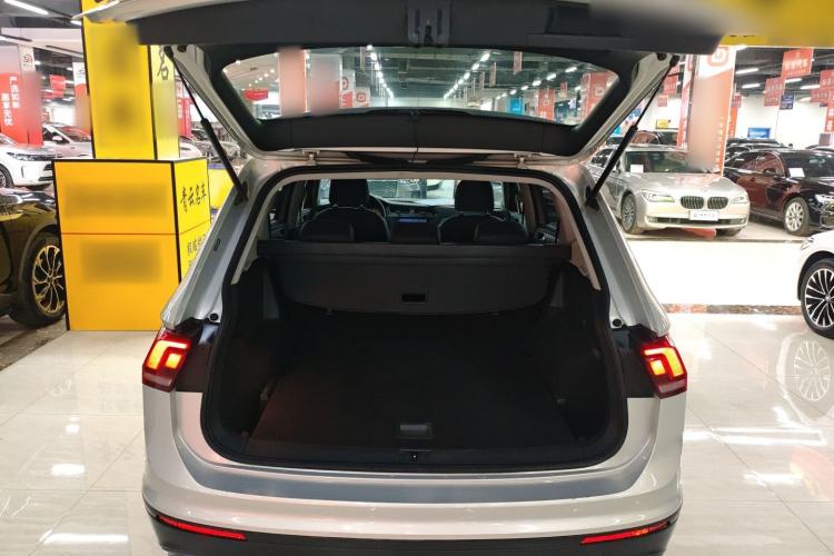 Used Volkswagen Tiguan L 2020 330TSI Automatic Two-Wheel Drive Luxury Edition China VI Standard Trunk