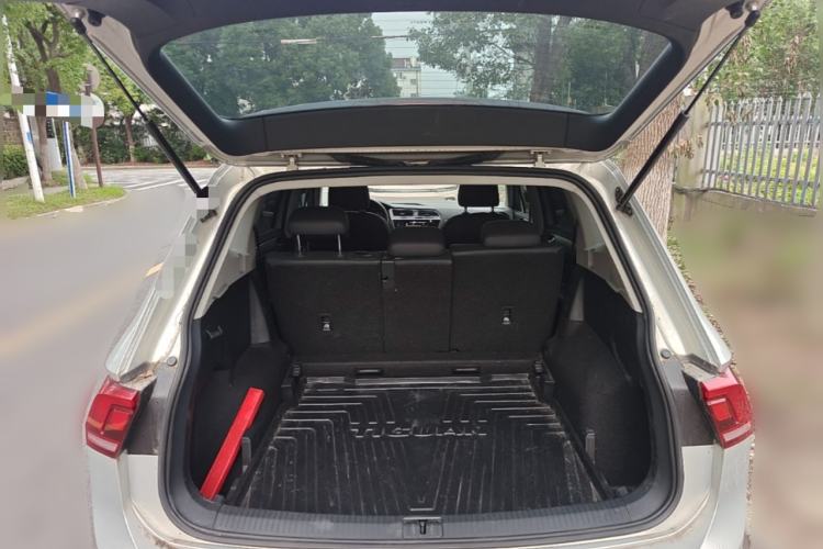 Used Volkswagen Tiguan L 2020 330TSI Automatic Two-Wheel Drive Panoramic Comfort Edition China VI Standard Trunk