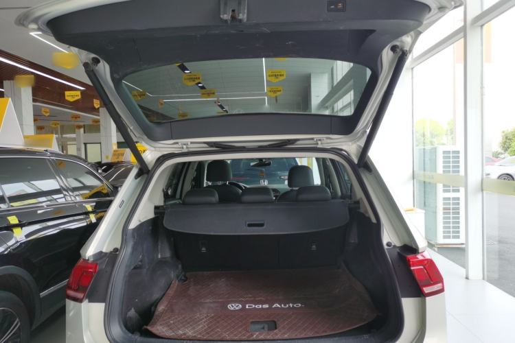 Used Volkswagen Tiguan L 2020 330TSI Automatic Two-Wheel Drive Smart Luxury Edition China VI Standard Trunk