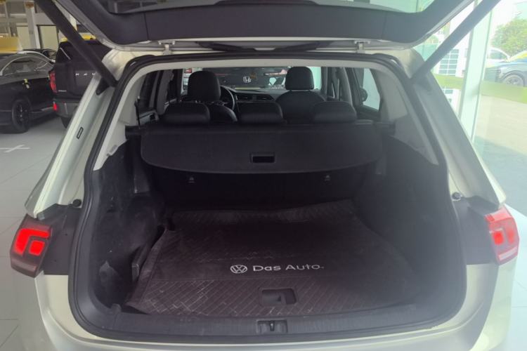 Used Volkswagen Tiguan L 2020 330TSI Automatic Two-Wheel Drive Smart Luxury Edition China VI Standard Trunk