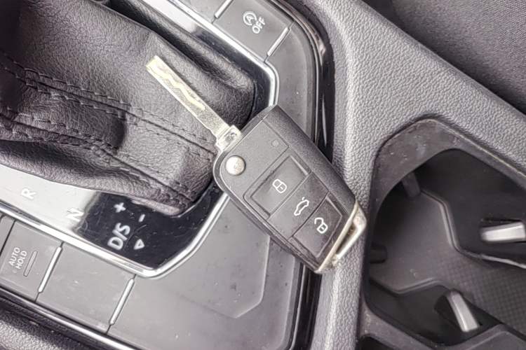 Used Volkswagen Tiguan L 2020 330TSI Automatic Two-Wheel Drive Panoramic Comfort Edition China VI Standard Vehicle Key