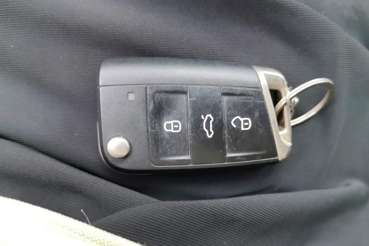 Used Volkswagen Tiguan L 2020 330TSI Automatic Two-Wheel Drive Smart Luxury Edition China VI Standard Vehicle Key