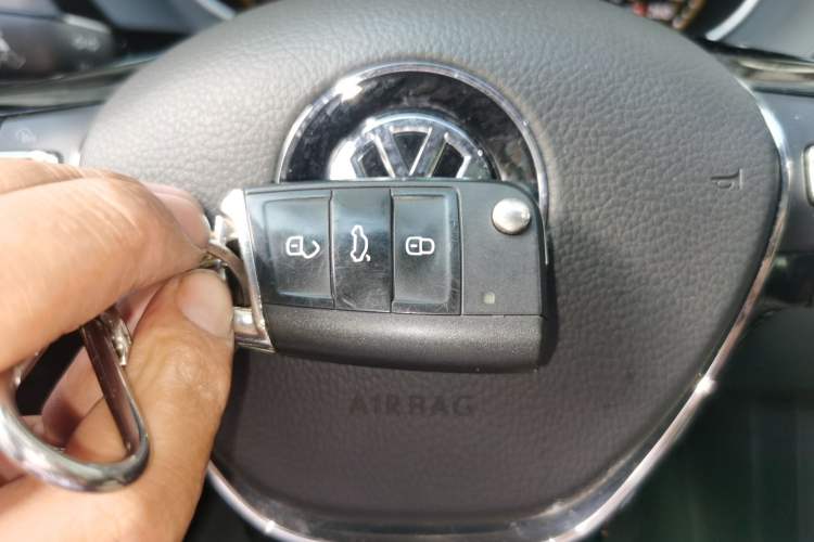 Used Volkswagen Tiguan L 2020 330TSI Automatic Two-Wheel Drive Smart Luxury Edition China VI Standard Vehicle Key