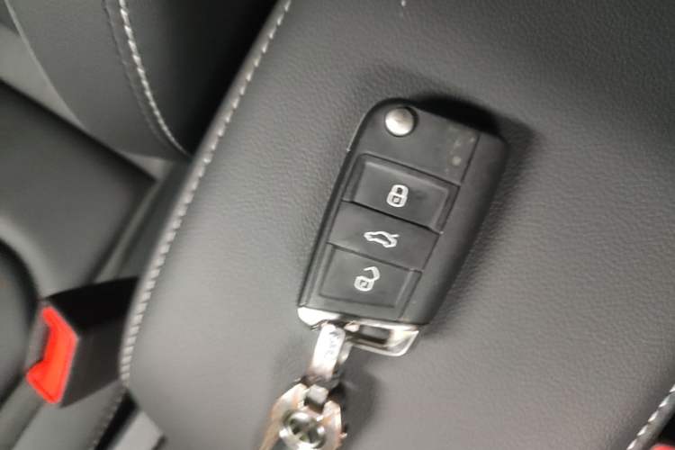 Used Volkswagen Tiguan L 2020 330TSI Automatic Two-Wheel Drive Panoramic Comfort Edition China VI Standard Vehicle Key
