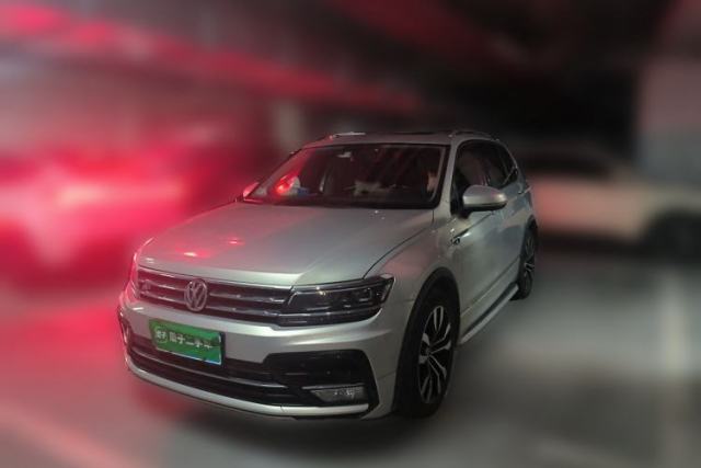 Volkswagen Tiguan L 2020 330TSI Automatic Two-Wheel Drive R-Line Flagship Version China VI Standard مستعملة