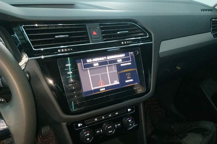 Used Volkswagen Tiguan L 2020 330TSI Automatic Two-Wheel Drive Panoramic Comfort Edition China VI Standard Audio And AC Panel