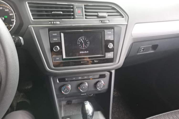 Used Volkswagen Tiguan L 2020 330TSI Automatic Two-Wheel Drive Luxury Edition China VI Standard Audio And AC Panel