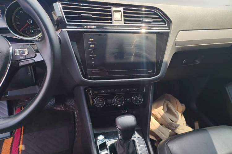Used Volkswagen Tiguan L 2020 330TSI Automatic Two-Wheel Drive Smart Luxury Edition China VI Standard Audio And AC Panel