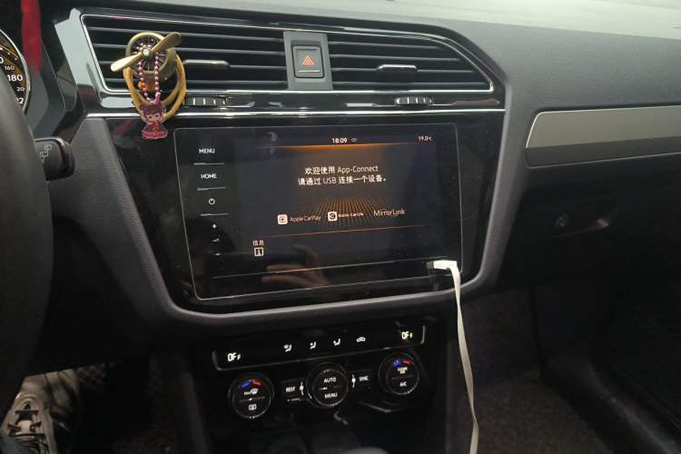 Used Volkswagen Tiguan L 2020 330TSI Automatic Two-Wheel Drive Panoramic Comfort Edition China VI Standard Audio And AC Panel