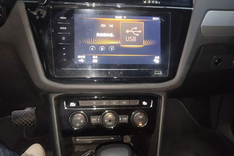 Used Volkswagen Tiguan L 2020 330TSI Automatic Two-Wheel Drive Panoramic Comfort Edition China VI Standard Audio And AC Panel
