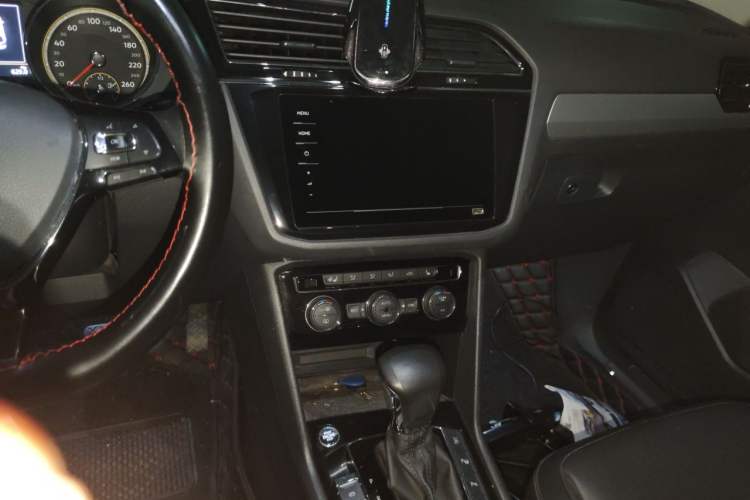 Used Volkswagen Tiguan L 2020 330TSI Automatic Two-Wheel Drive Smart Luxury Edition China VI Standard Audio And AC Panel