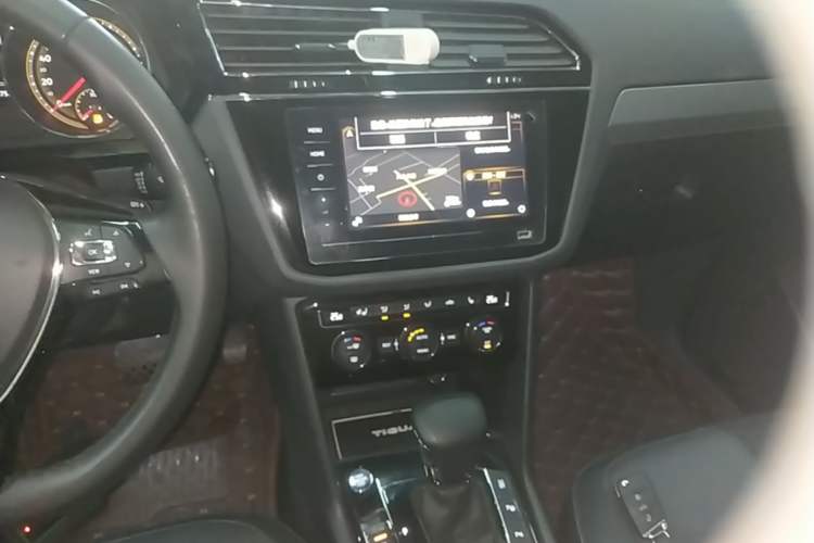 Used Volkswagen Tiguan L 2020 330TSI Automatic Two-Wheel Drive Smart Luxury Edition China VI Standard Audio And AC Panel