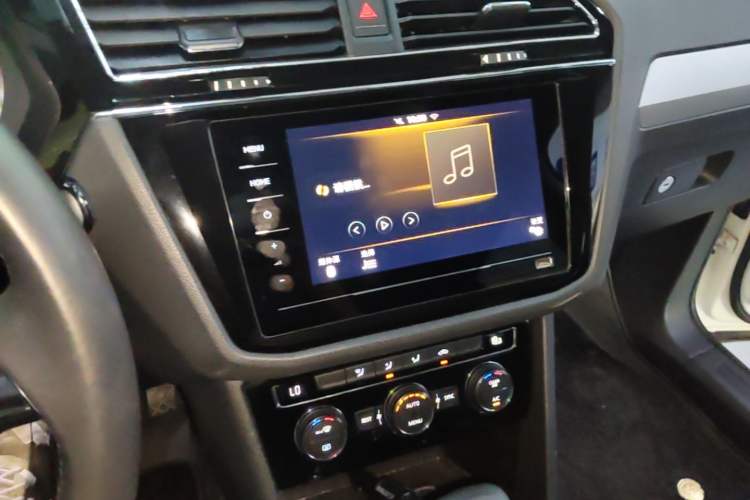 Used Volkswagen Tiguan L 2020 330TSI Automatic Two-Wheel Drive Panoramic Comfort Edition China VI Standard Audio And AC Panel