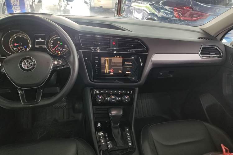 Used Volkswagen Tiguan L 2020 330TSI Automatic Two-Wheel Drive Smart Luxury Edition China VI Standard Audio And AC Panel