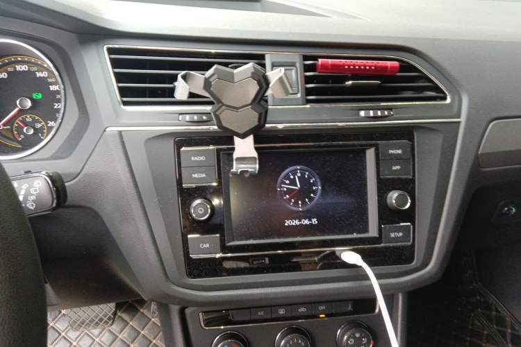 Used Volkswagen Tiguan L 2020 330TSI Automatic Two-Wheel Drive Luxury Edition China VI Standard Audio And AC Panel