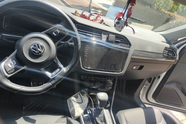 Used Volkswagen Tiguan L 2020 330TSI Automatic Two-Wheel Drive R-Line Flagship Version China VI Standard Center Console