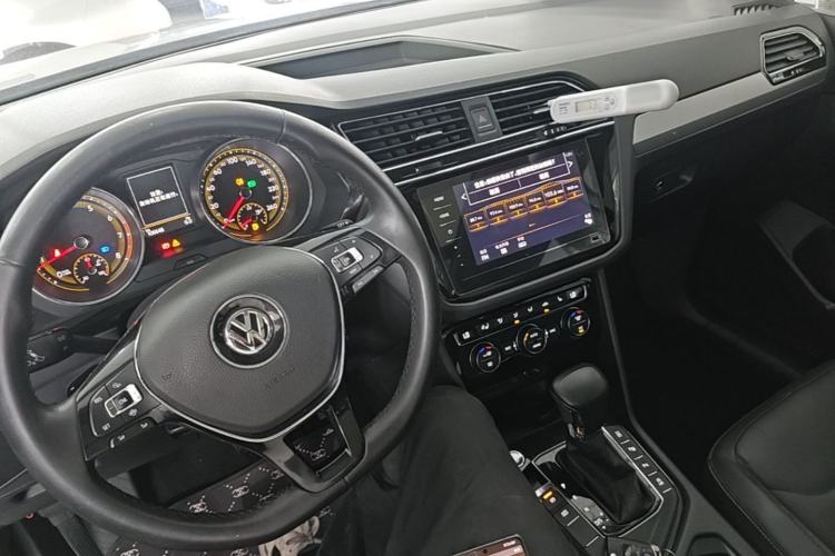 Used Volkswagen Tiguan L 2020 330TSI Automatic Two-Wheel Drive Smart Luxury Edition China VI Standard Center Console