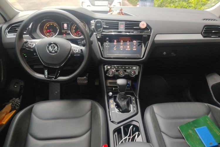 Used Volkswagen Tiguan L 2020 330TSI Automatic Two-Wheel Drive Smart Luxury Edition China VI Standard Center Console