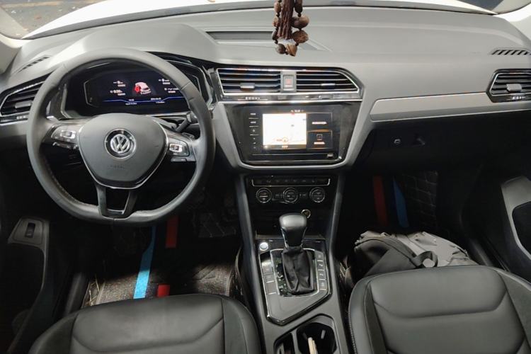 Used Volkswagen Tiguan L 2020 330TSI Automatic Two-Wheel Drive Smart Luxury Edition China VI Standard Center Console