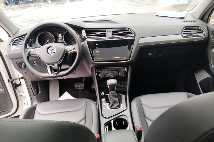 Used Volkswagen Tiguan L 2020 330TSI Automatic Two-Wheel Drive Panoramic Comfort Edition China VI Standard Center Console