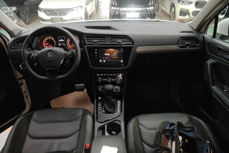 Used Volkswagen Tiguan L 2020 330TSI Automatic Two-Wheel Drive Smart Luxury Edition China VI Standard Center Console